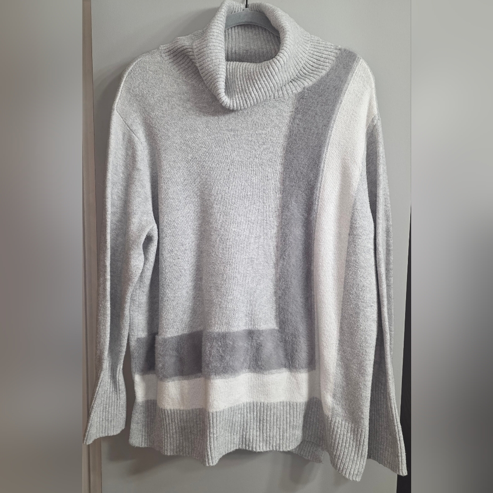 Simply Vera Vera Wang Two-Tone Turtle Neck Sweater